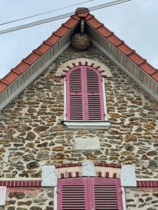 enorme nid de guepe maison 94 intervention urgente entrerpise nuisibles